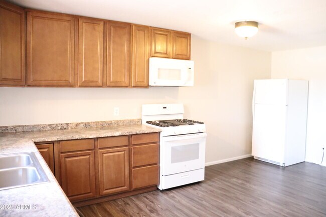 Foto del edificio - 1052 Chaparral Cir