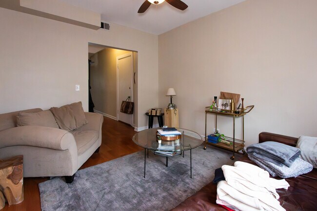 Foto del edificio - 2233 N Kedzie Blvd