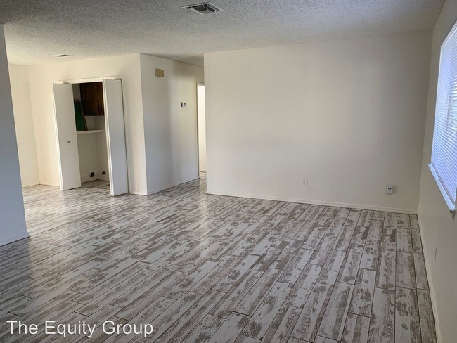 Building Photo - 2015 E Walnut Ave