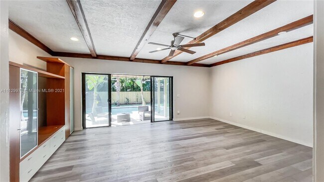 Foto del edificio - 38 NW 105th St