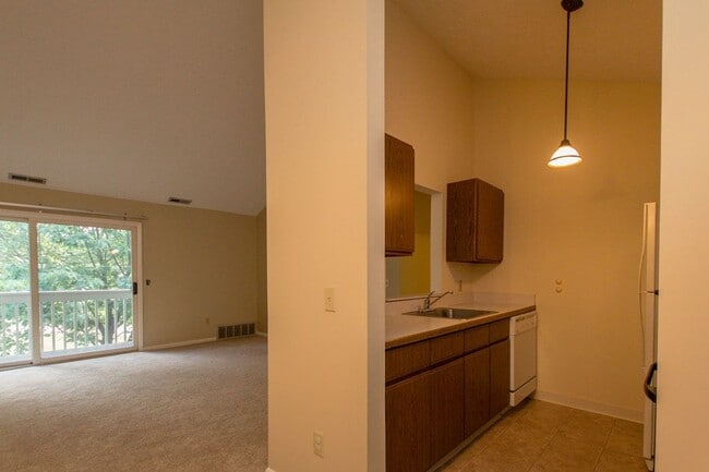 Building Photo - 7132 Village Dr
