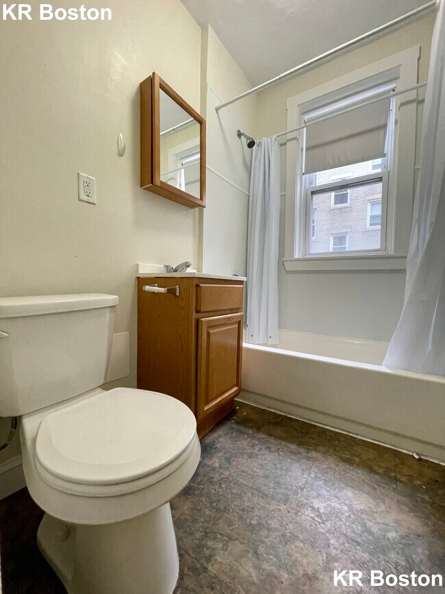 Building Photo - 1254 Boylston St