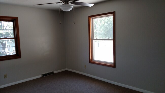 Dormitorio - 407 N Marshall St