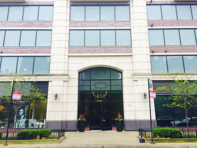 Building Photo - 451 W Huron St