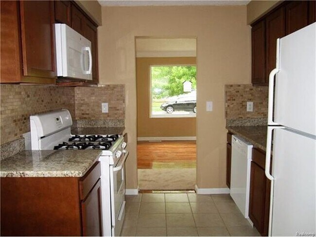 Foto del edificio - 24735 Hopkins St
