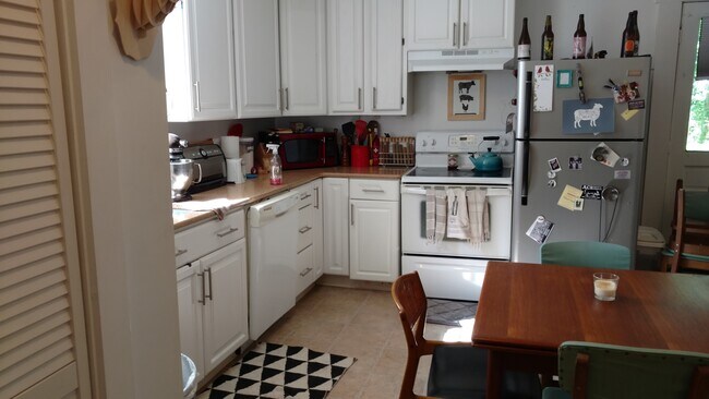 Cocina - 611 Bolling Ave