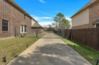 Building Photo - 205 Bob O Link Dr