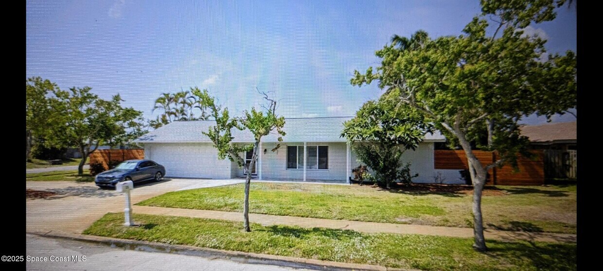 Primary Photo - 215 Artemis Blvd