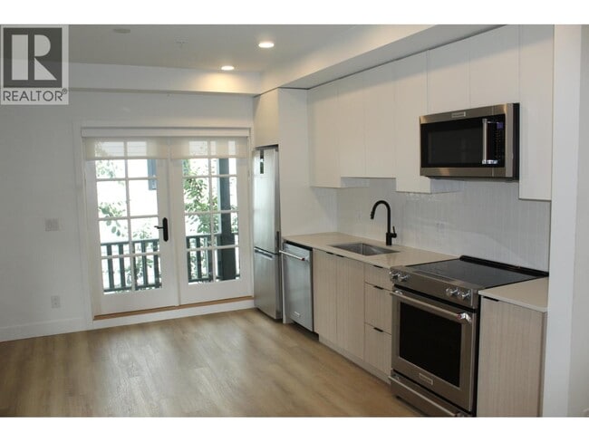 Building Photo - 1306 Laval Square