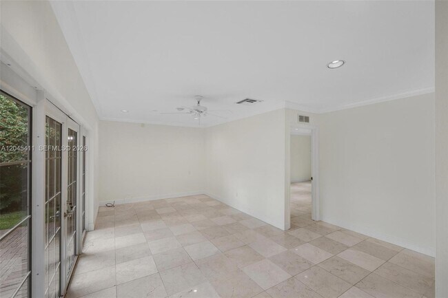 Foto del edificio - 1246 Algardi Ave