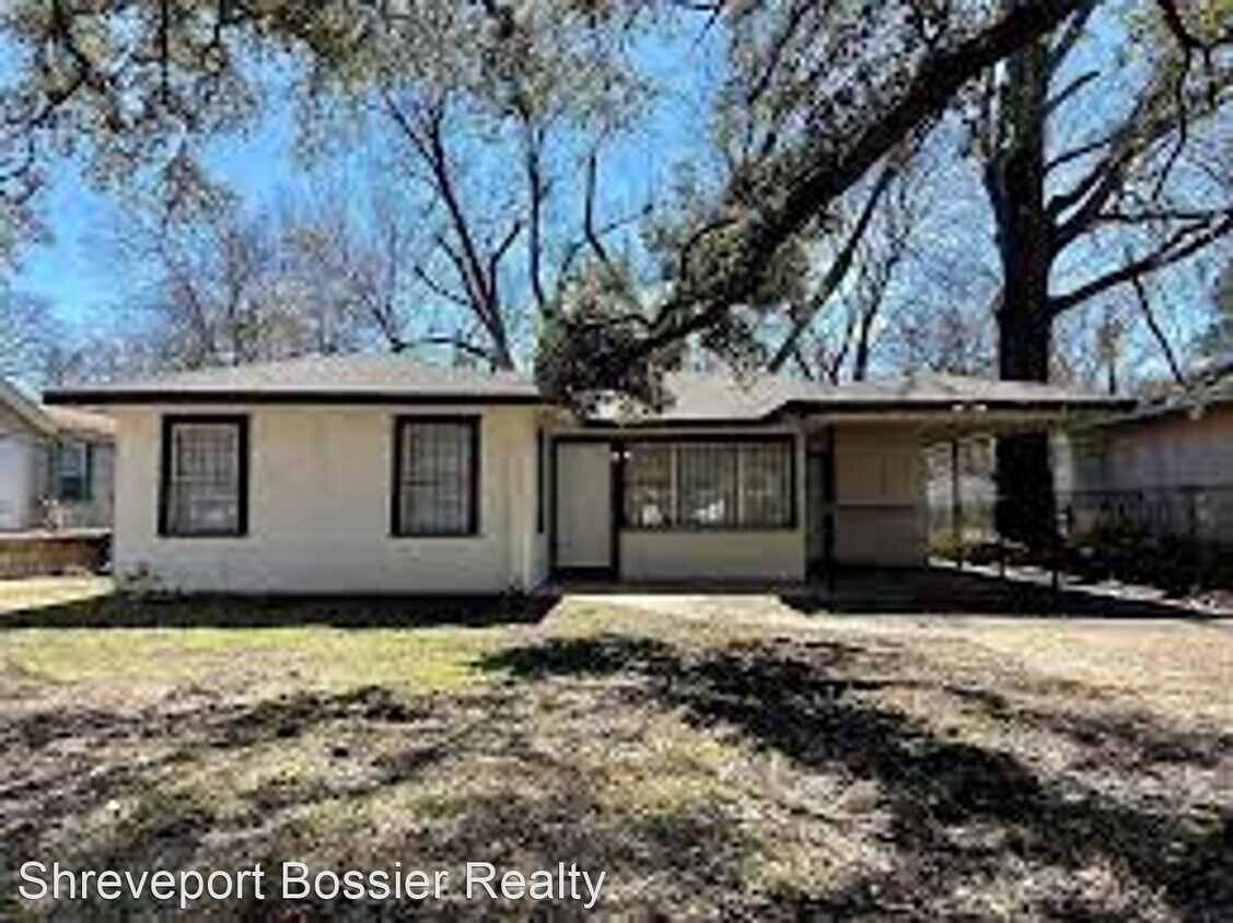 Primary Photo - 3 br, 1.5 bath House - 261 E. Jordan St