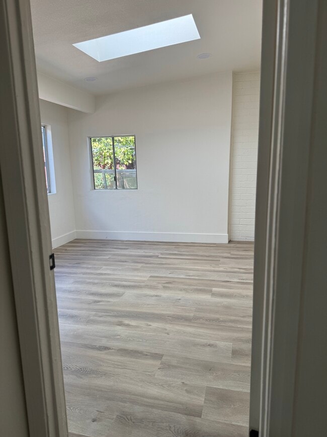 Foto del edificio - 765 W Lexington Ave