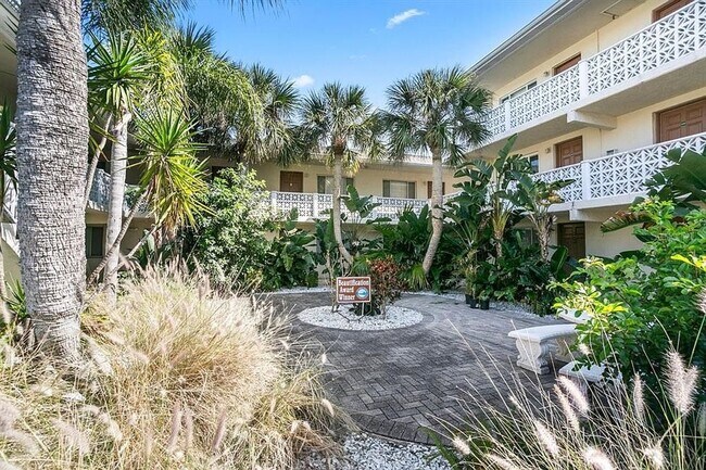 Foto del edificio - 1 Bed 1 Bath Condo Beachside HUD VASH Sect...
