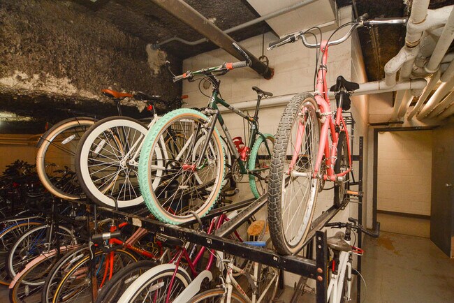 Building Photo - 2400 N Lakeview Ave