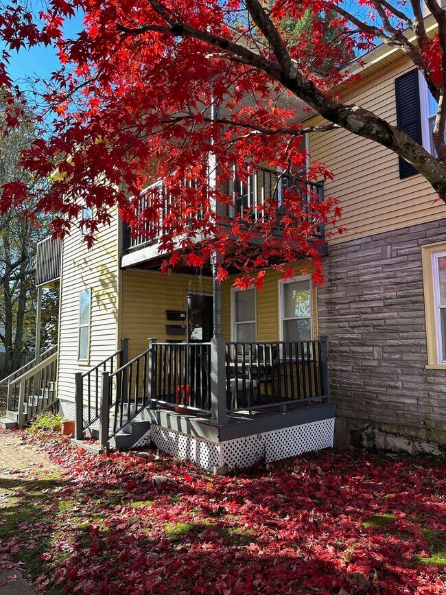 Foto del edificio - 496 Kelley St