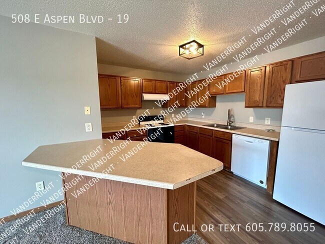Building Photo - *No deposit with approved credit!*  2 Bedr...