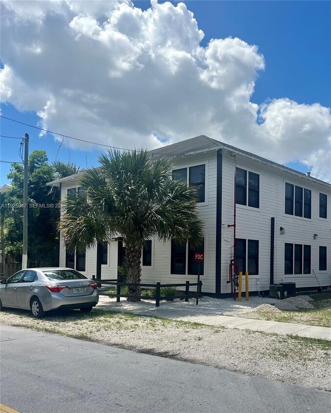 Foto principal - 842 Himmarshee St