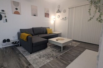 Building Photo - 2929 Kings Rd