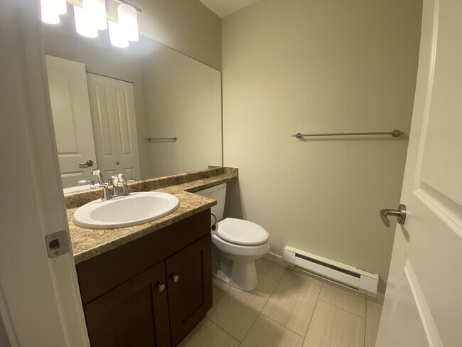 Photo du bâtiment - 5670 Edgewater Ln