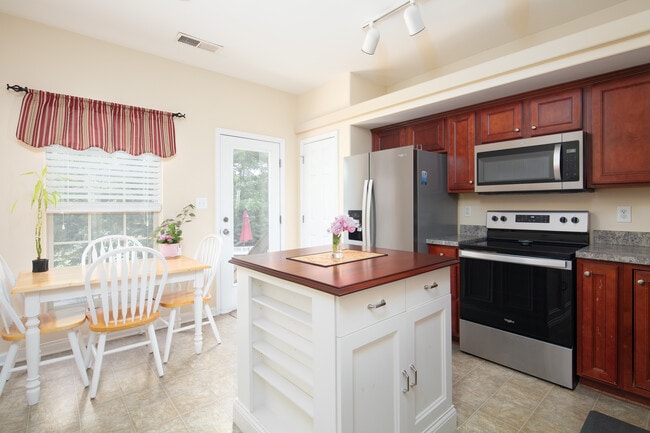 Building Photo - 2553 Sun Seeker Ct
