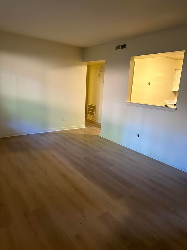 Foto del edificio - 1st Month FREE - Hill Court Apartments