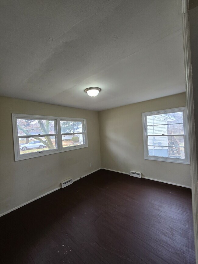 Foto del edificio - Charming 3-Bedroom Home Coming Soon in Sai...