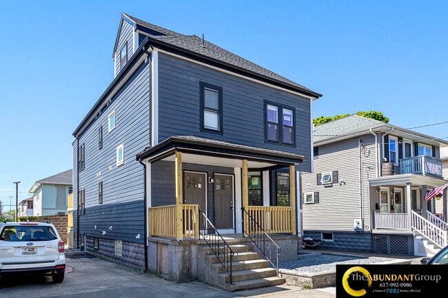 Building Photo - 14 White St