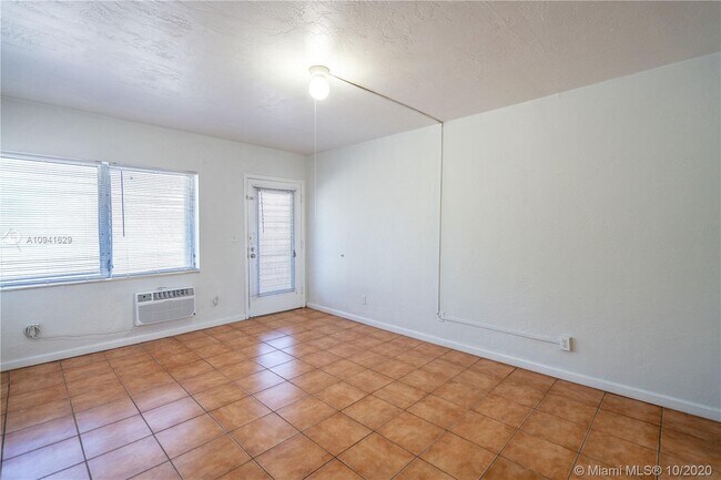 Building Photo - 430 72nd St