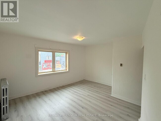Photo du bâtiment - 520 Rogers Rd