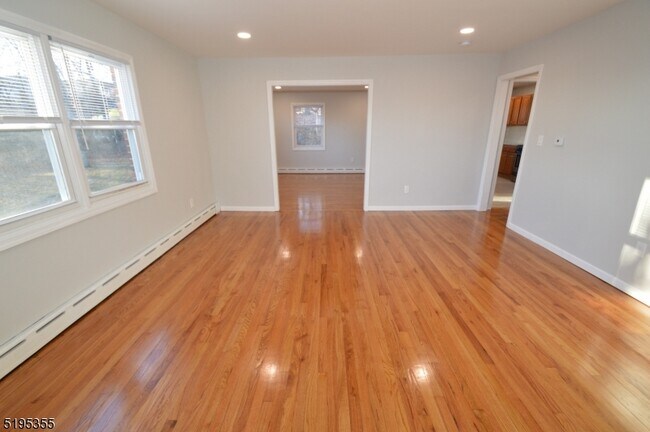 Foto del edificio - 642 Boonton Ave