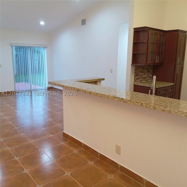 Foto del edificio - 2441 SW 85th Ave