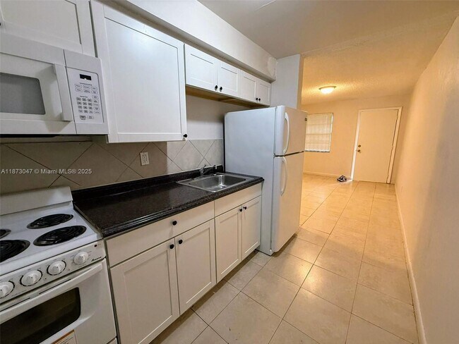 Foto del edificio - 14140 NW 24th Ct