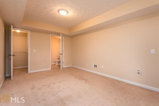 Foto del edificio - 0 Whispering Woods Dr