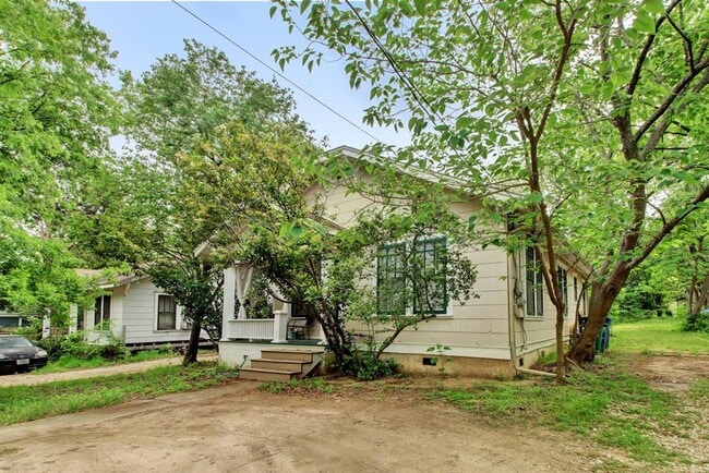 Building Photo - 919 E 40th St