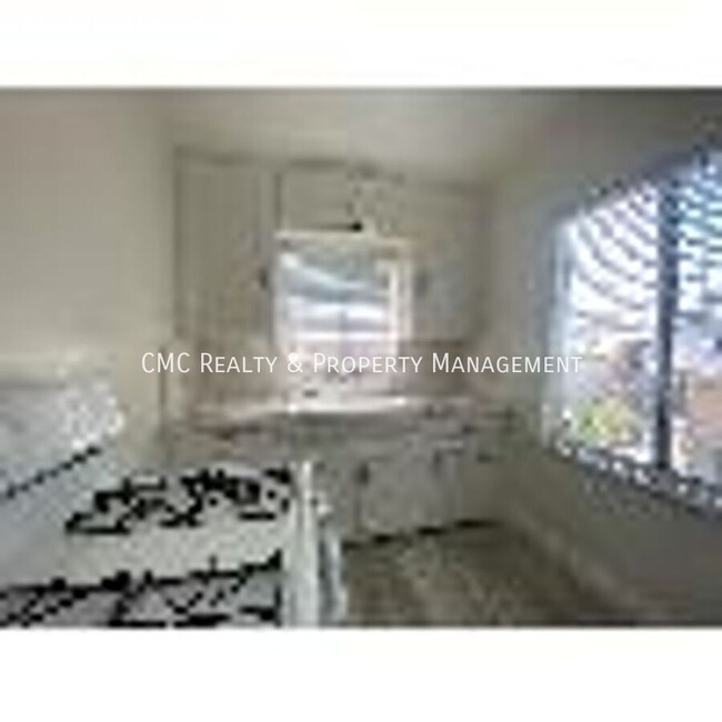 Building Photo - Charming 1 bed/bath CLOSE to BEACH