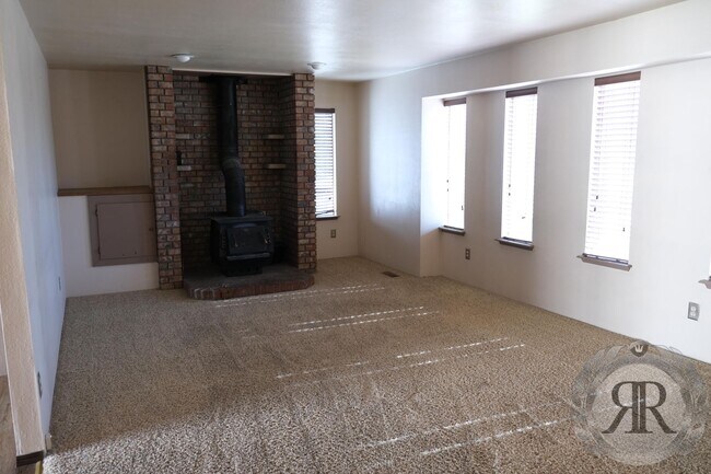 Foto del edificio - Comfortable Home in West Valley