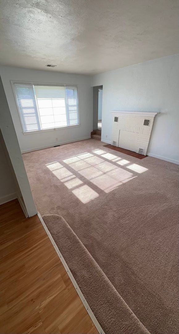 Building Photo - 4 Bedroom Available August 2026! Monthly r...