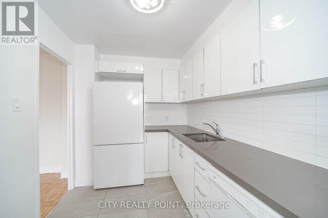 Photo du bâtiment - 6200 Bathurst St