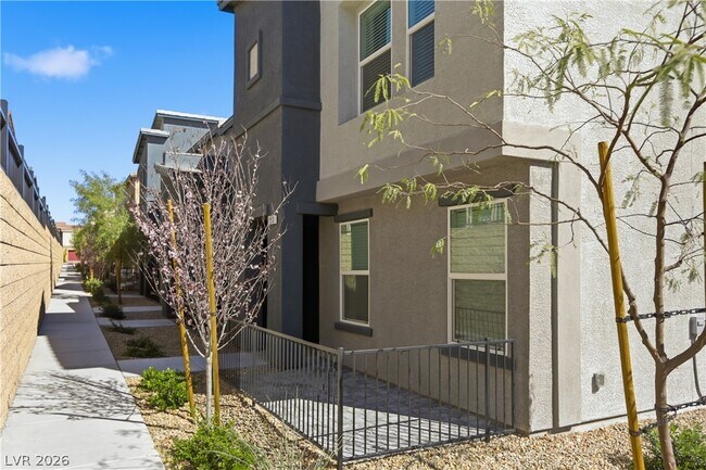 Foto del edificio - 6913 Stafford Hl St