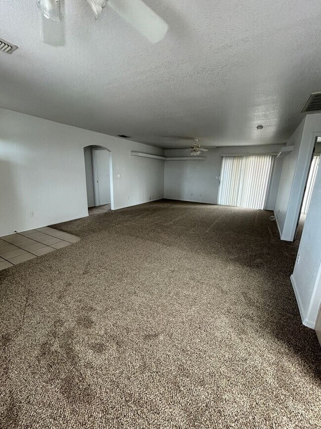 Building Photo - Unfurnished Home!