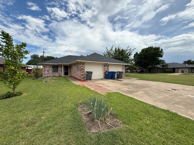 Photo - 5413 - 5415 Brookhollow Drive Apartment