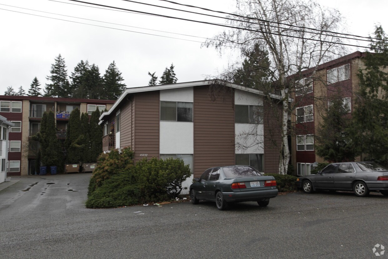 Building Photo - 13737 NE 32nd Ave