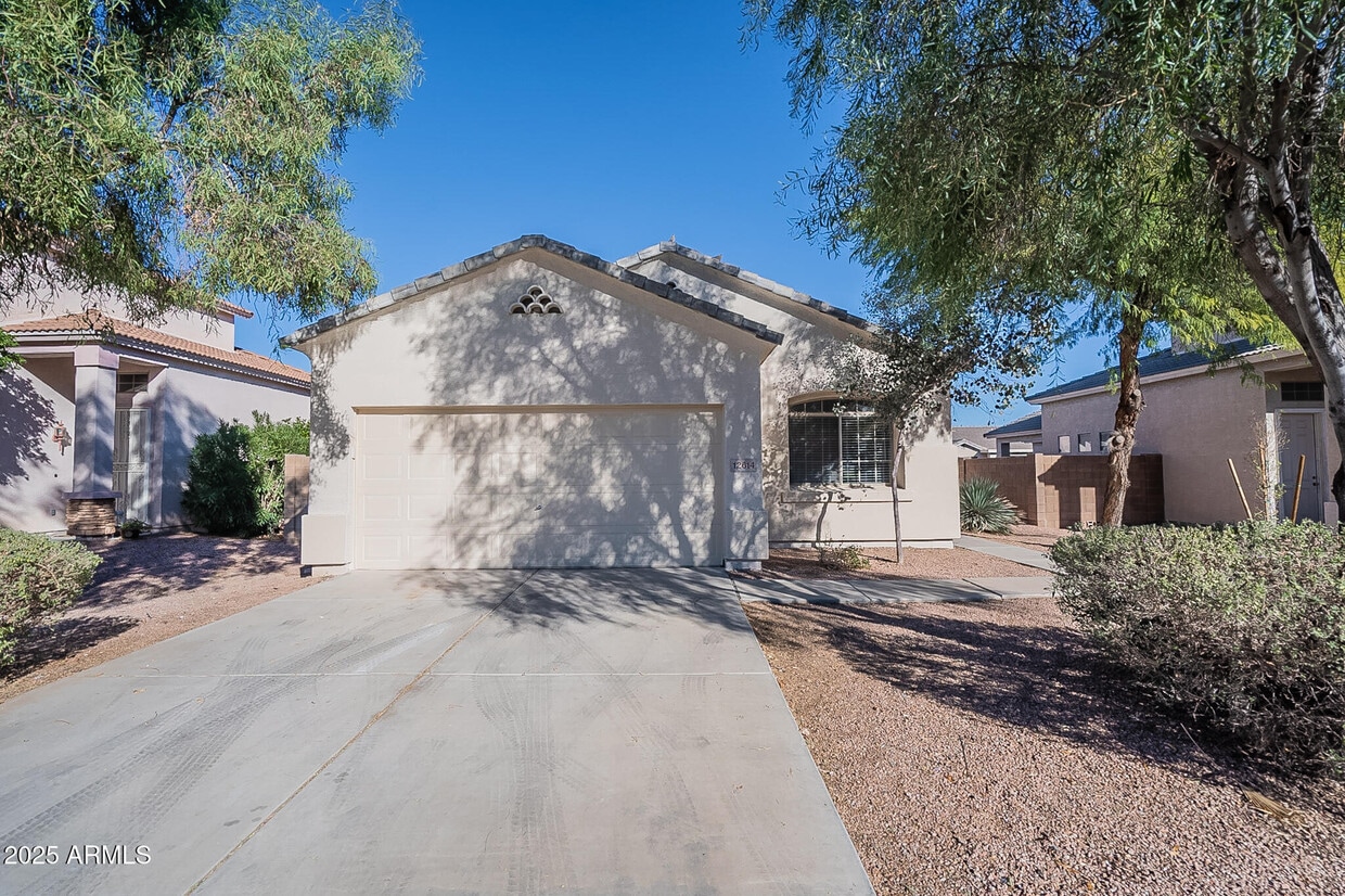 Foto principal - 12614 W Earll Dr