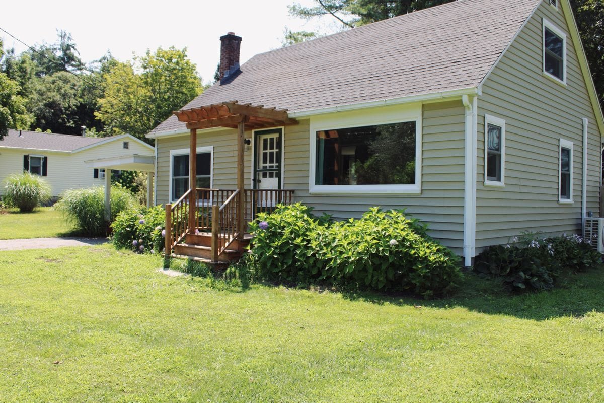 Primary Photo - 11 Raymond Ave