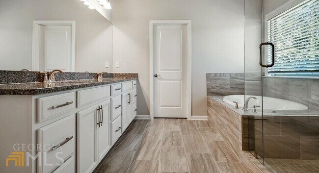 Foto del edificio - 5830 Settlers Path Ln