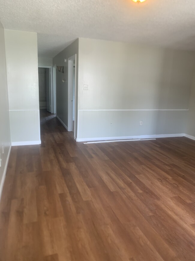 Living room leading to hallway - 101 S Corrine St