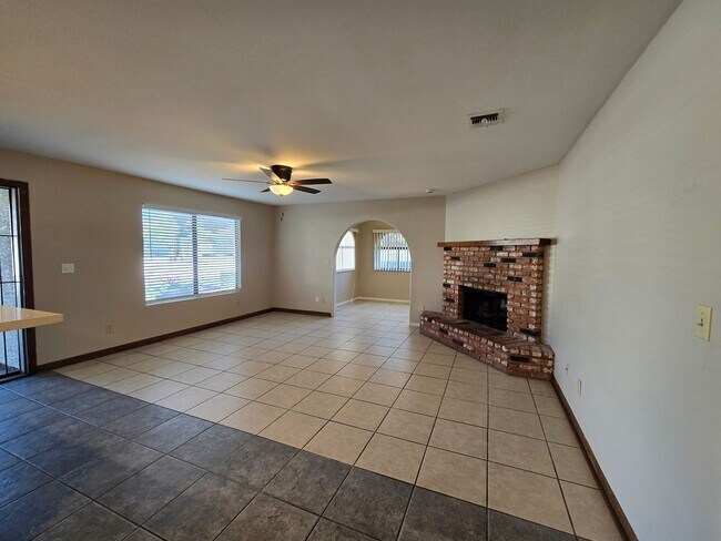 Foto del edificio - Renovated 2 Bedroom, 2 Bathroom Downstairs...
