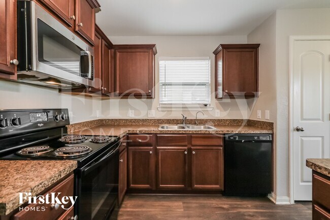 Foto del edificio - 3004 Oak Ln