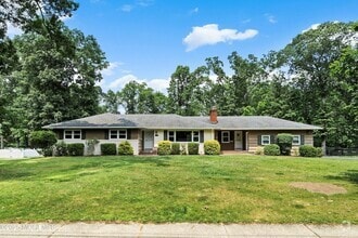 Building Photo - 773 Nutswamp Rd
