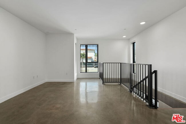 Building Photo - 1250 N Fairfax Ave